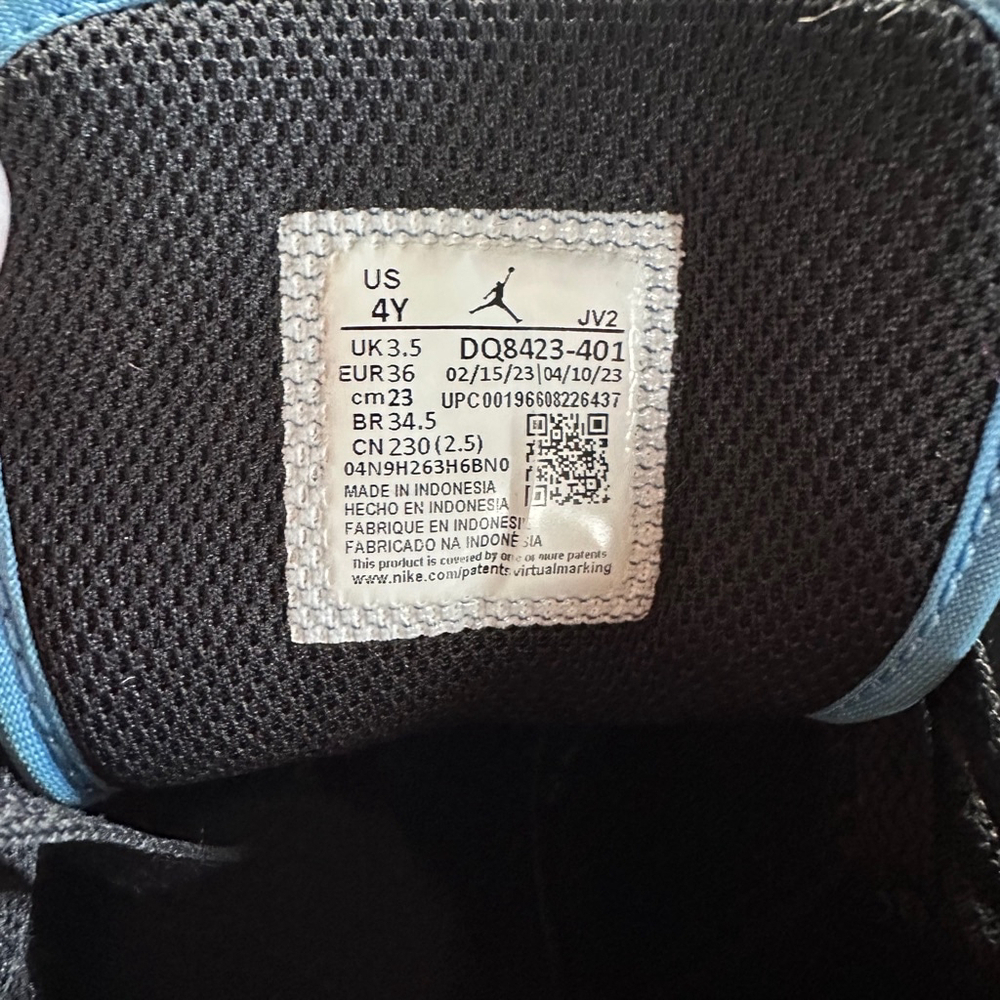 Boys Jordan 1 Retro High OG University Blue Black Size 4Y Sneakers - Picture 4 of 6